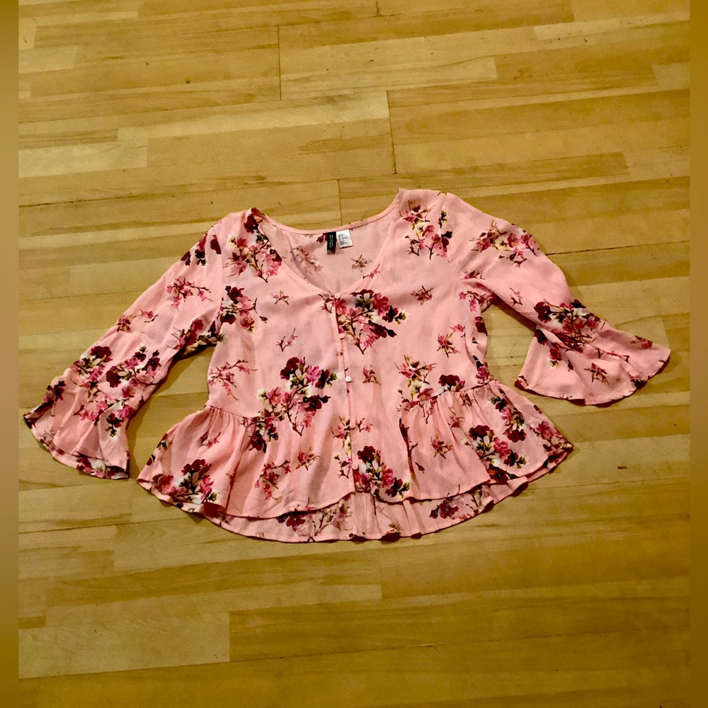 Floral Blouse With Raffle Sleeves